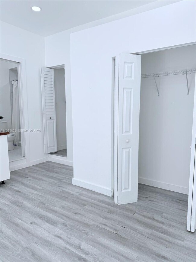 Building Photo - 5464 SW 164th Ct