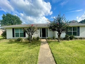 Building Photo - 3/2 for Rent in Madison!