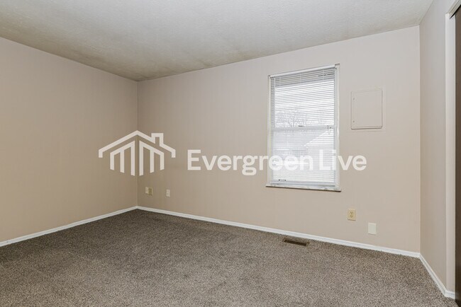 Building Photo - 8620 Baton Rouge Dr