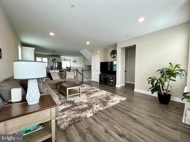 Building Photo - 221 Cadence Ct