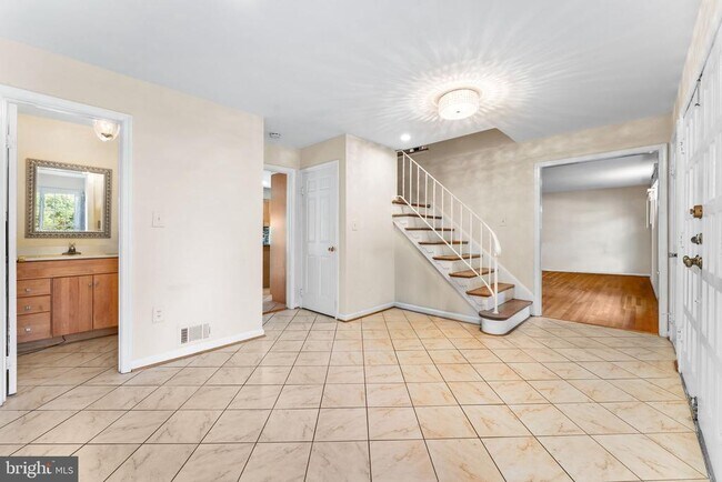 Building Photo - 9 Snug Hill Ct