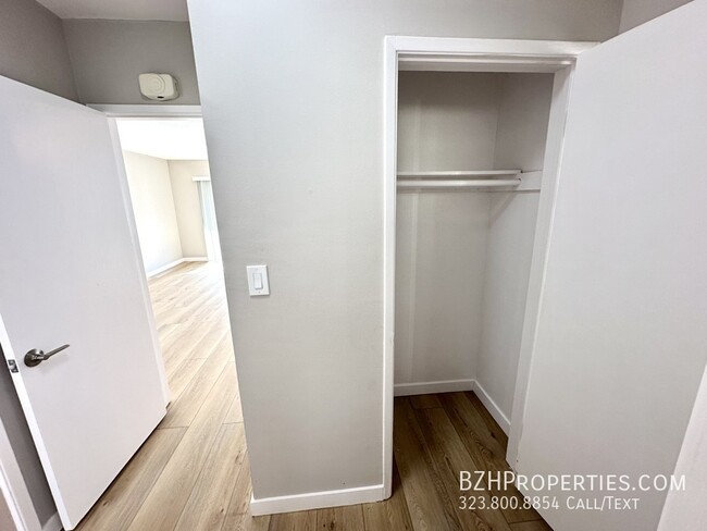 Building Photo - Newly Updated 2Bedroom 1Bathroom In Prime ...