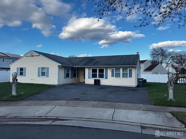 Building Photo - 3 Joyce Dr