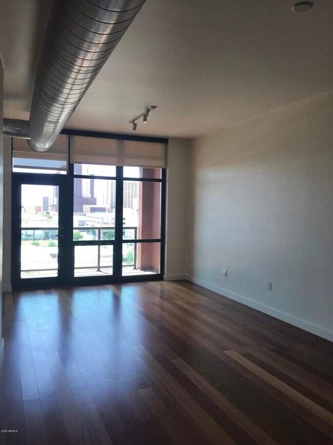 Building Photo - 310 S 4th St