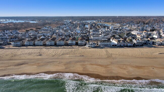 Building Photo - 209 Beach Front