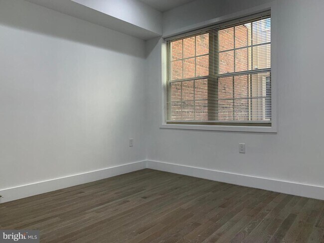 Building Photo - 1231 Vine St