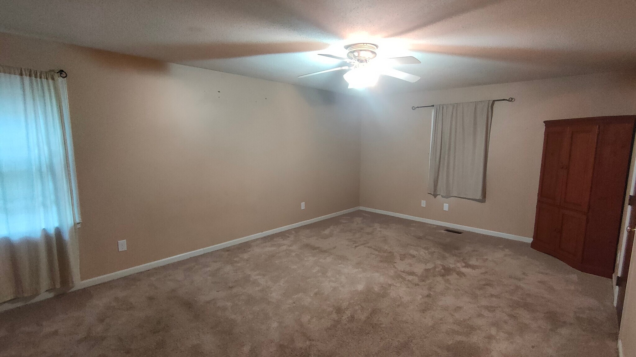 Building Photo - 203 Heidinger Dr
