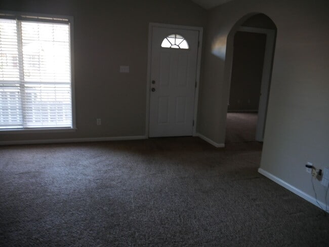 Building Photo - Three bedroom!