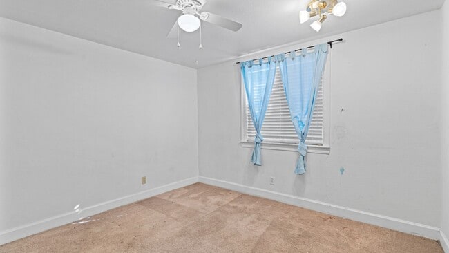 Building Photo - 3 Bedroom home in Winters