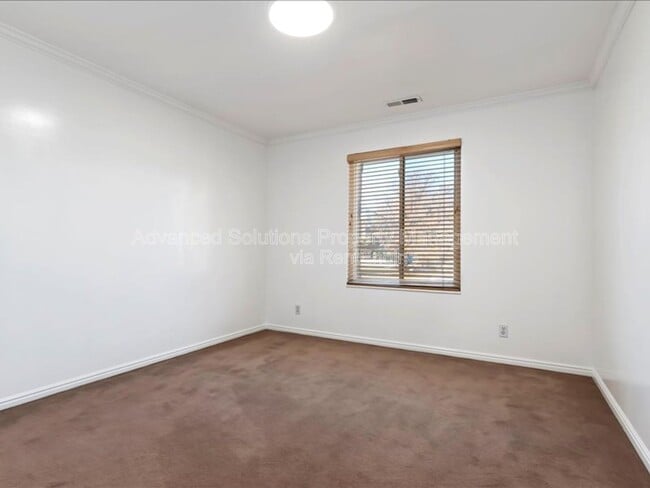 Building Photo - 6837 S Creekcove Way