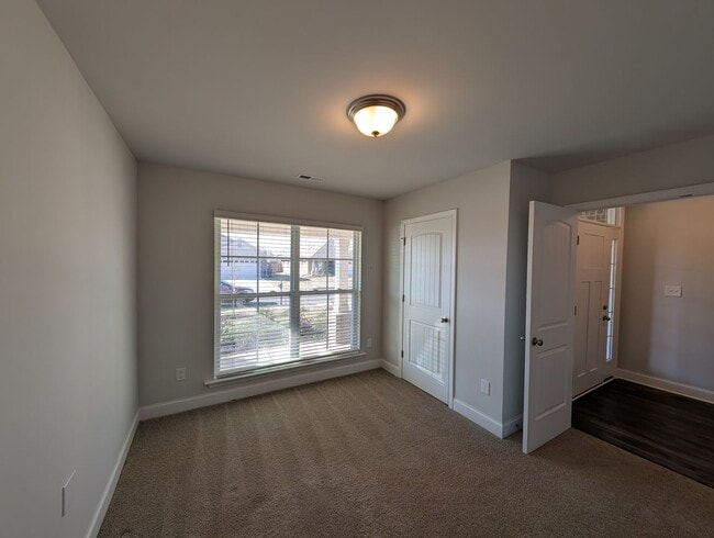 Building Photo - 244 Abercorn Dr