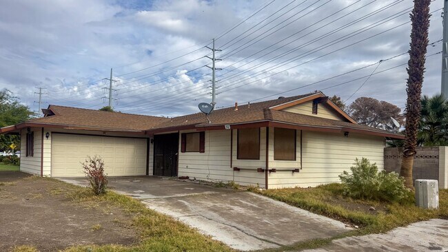 Primary Photo - 50 Shadow Ln