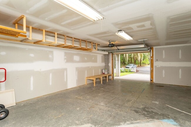 Building Photo - Home on Ladies Island