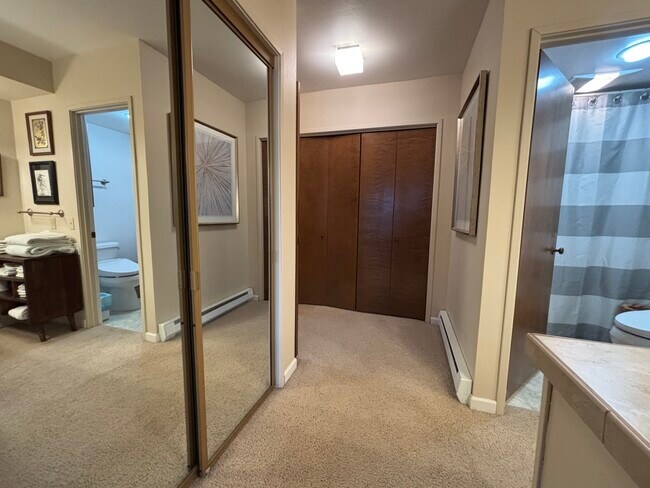 Building Photo - 221 N Bay Ln