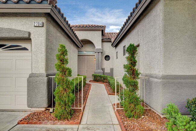 Building Photo - 4 bedroom, 3-bath home with a Pool!