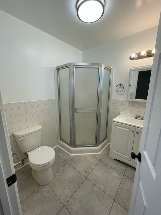 Building Photo - APT 190 CRAIG