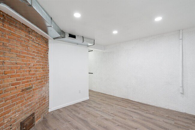 Building Photo - 1230 Glen Ave