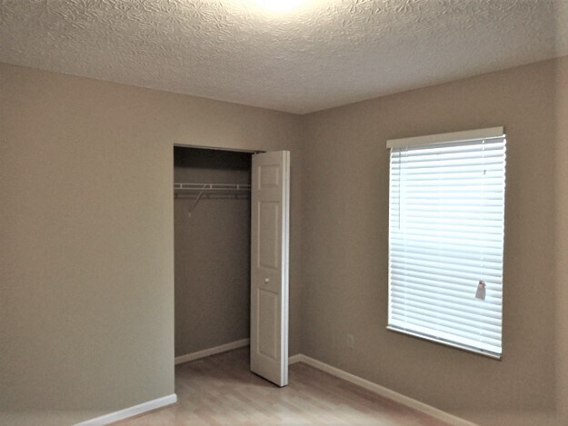 Building Photo - 523 Riverby Lane