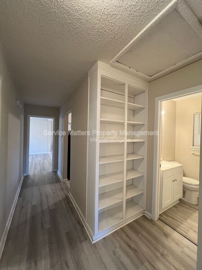 Building Photo - 303 Newcastle Dr