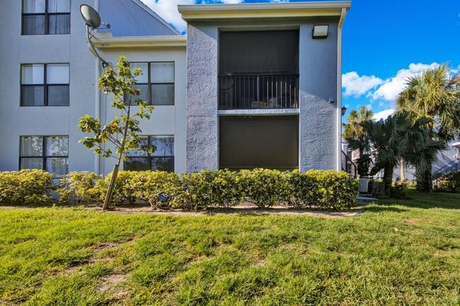 Building Photo - 1/1 in Fort Myers- Unfurnished Annual