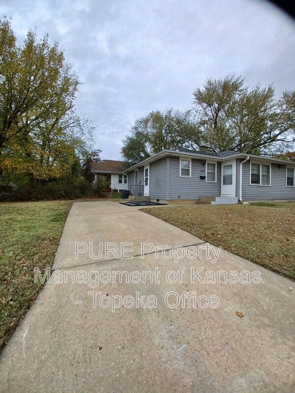 Building Photo - 643 SW Oakley Ave