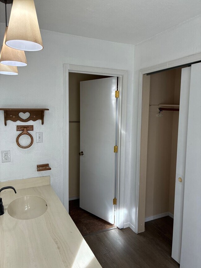 Building Photo - Adorable 3 bedroom home nestled in the ne Heights