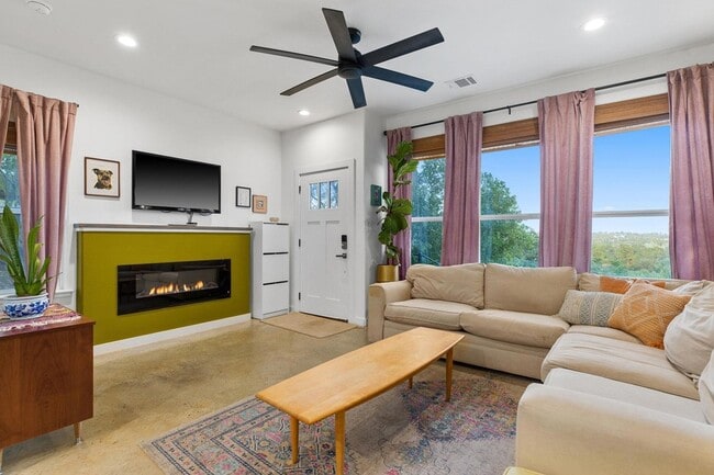 Building Photo - 326 Tahitian Dr