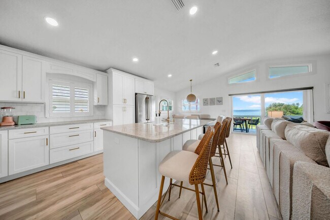 Building Photo - 555 S Gulf Dr