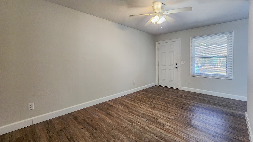 Building Photo - 1107 Melvin Dr