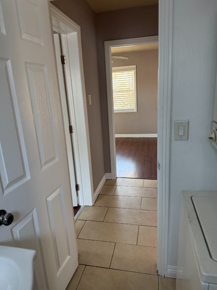 Building Photo - 524 E Rhea St