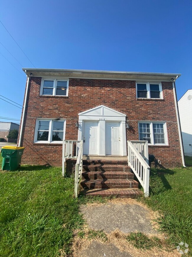 Building Photo - 808 Arlington Rd