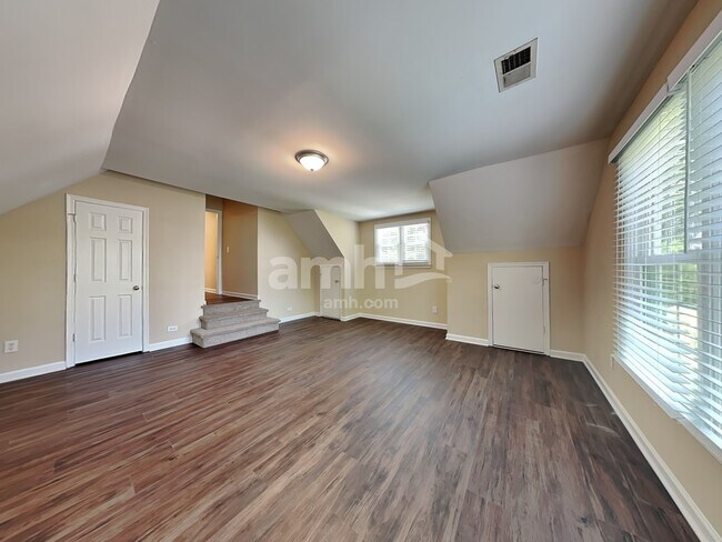 Building Photo - 17 Oleander Point