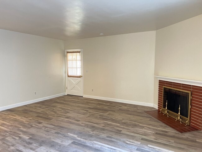 Building Photo - 1709 Benton St