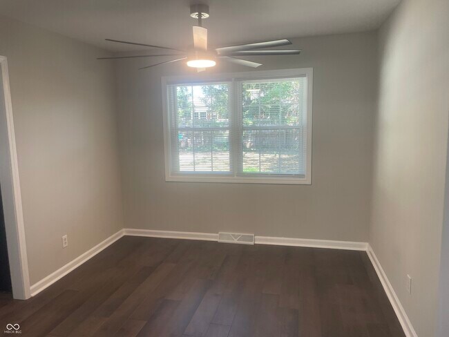 Building Photo - 1416 Miami Ct S