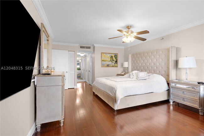 Building Photo - 6423 Collins Ave