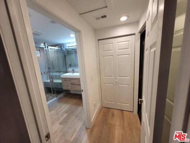 Building Photo - 335 S California St