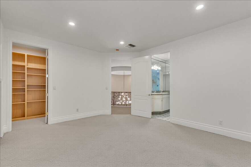 Building Photo - 5150 Teesdale Ave