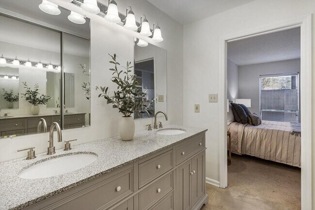 Building Photo - 209 14th St NE