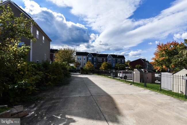 Building Photo - 5005 D St SE