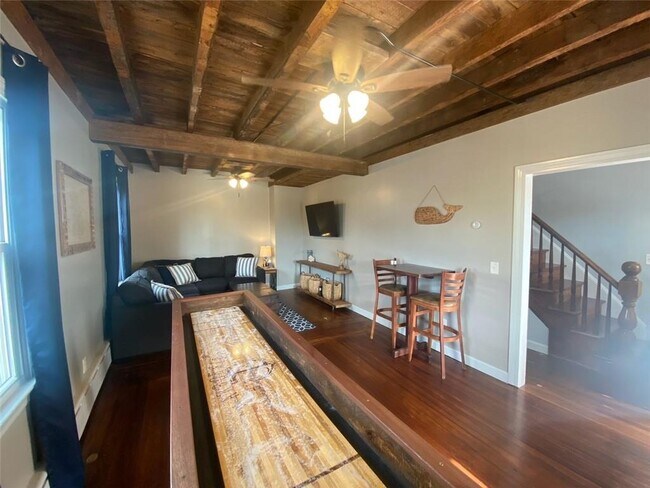 Building Photo - 11 S Baptist St