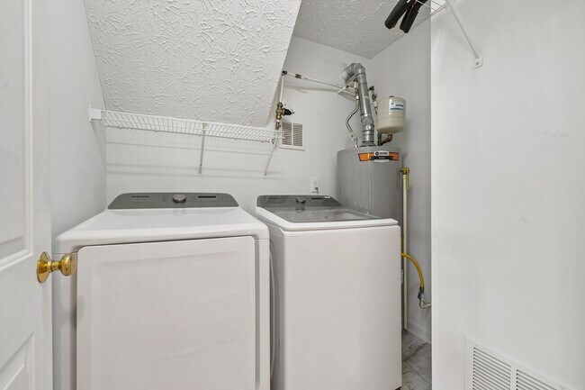 Building Photo - Welcoming 4-bed, 2.5-bath home in Durham offers thoughtful touches throughout.