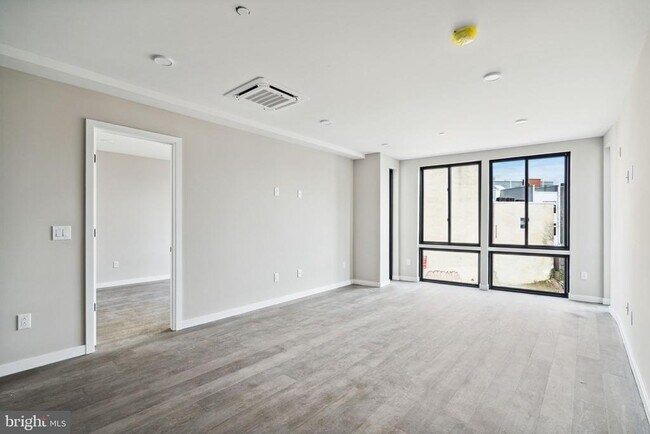Building Photo - 1648 Ridge Ave