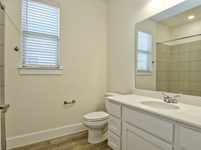 Building Photo - 412 Parkline Dr