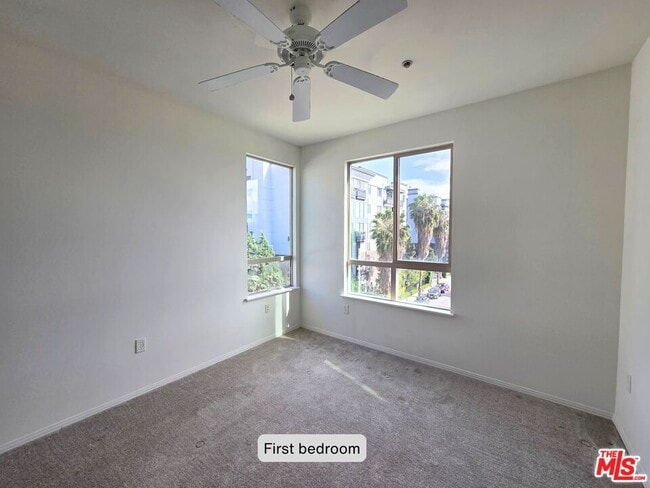 Building Photo - 100 S Alameda St