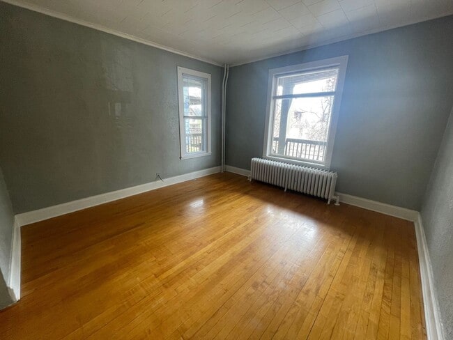 Building Photo - Beautiful 3 Bedroom Home