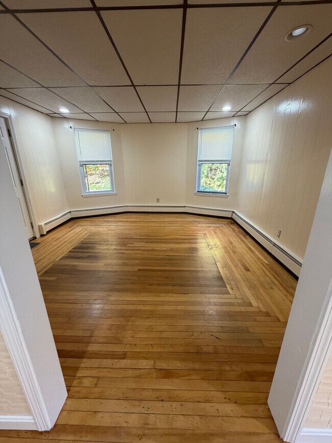 Building Photo - 28 Hermitage Ln