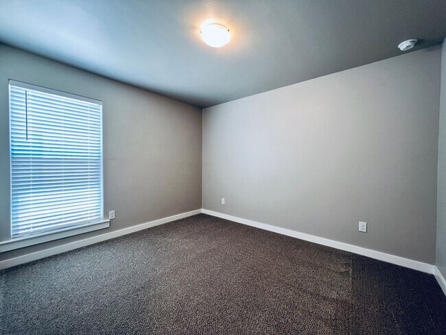 Building Photo - 13720 Avenue R