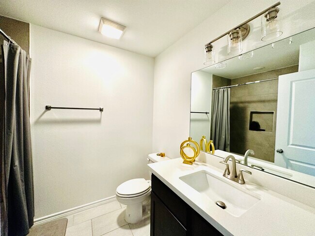 Building Photo - 9909 Bijan Dr