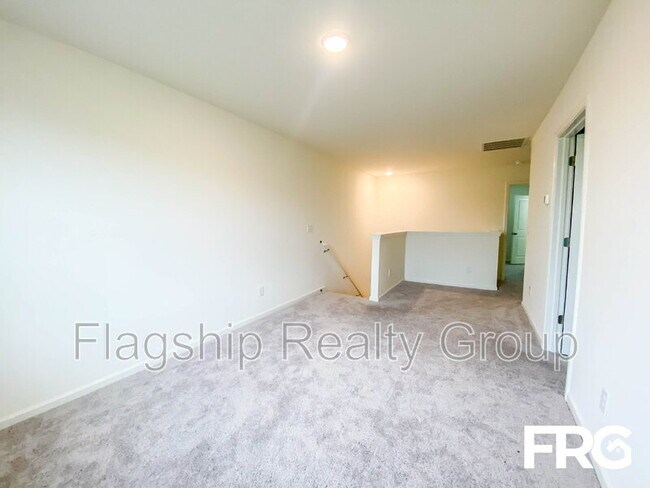 Building Photo - 300 Kenison Way