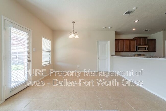Building Photo - 1012 Lake Hollow Dr